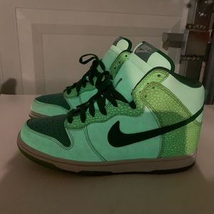 Dunk High premium “ Glow in the dark 2” sz 7.5